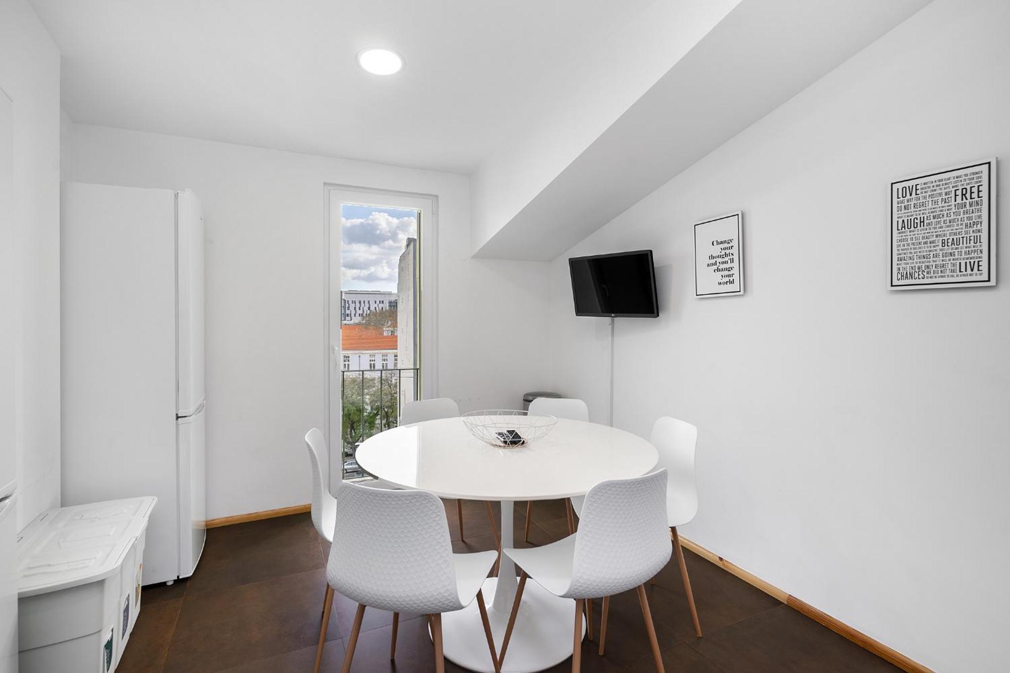 Whome Urban Tech Retreat, Modern Hubs For Remote Living Лиссабон Экстерьер фото